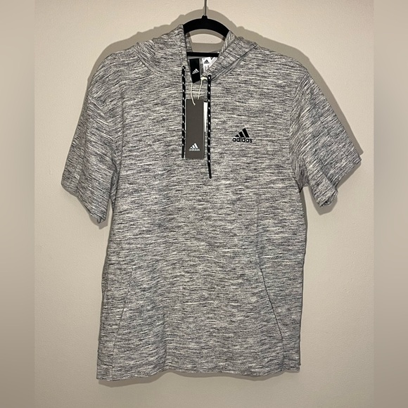 NWT ADIDAS Short Sleeve Hoodie Mens Medium Gray Black Free Shipping Workout (G) - Picture 1 of 11